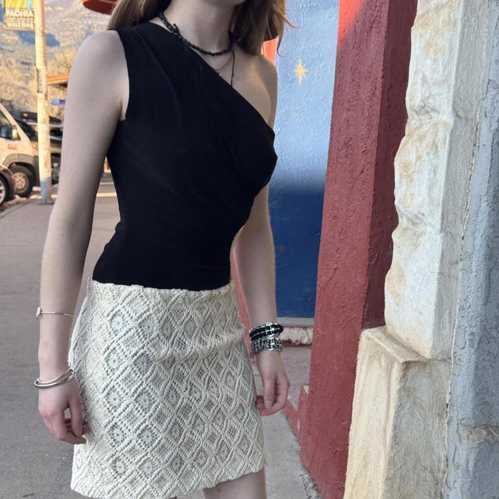 Title: - Picture 2 of 8